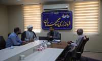 نشست فرماندار تنگستان با یکی از مسئولین برگزارکننده تعزیه در شهر اهرم 